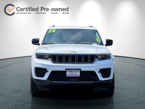 Used 2024 Jeep Grand Cherokee Laredo AWD/4WD image 9