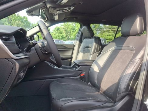 New 2025 Jeep Grand Cherokee L Altitude image 8