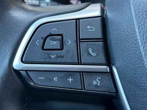Used 2023 Toyota Highlander XLE FWD image 37