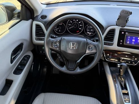Used 2018 Honda HR-V EX image 14