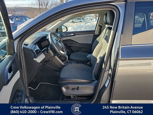 Certified 2022 Volkswagen Taos SE w/ Panoramic Sunroof Package image 13