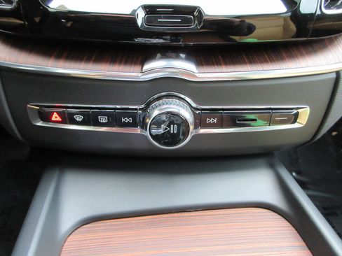 Used 2023 Volvo XC60 T8 Ultimate image 43