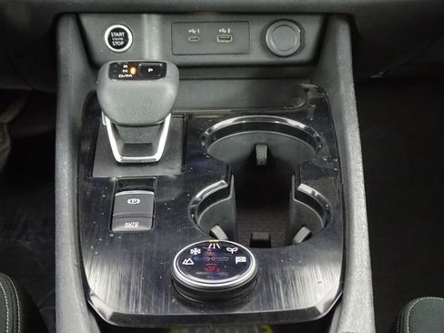 Used 2022 Nissan Rogue SV image 31