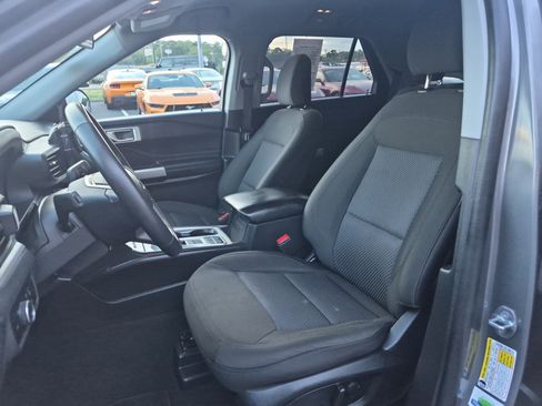 Used 2024 Ford Explorer XLT image 10