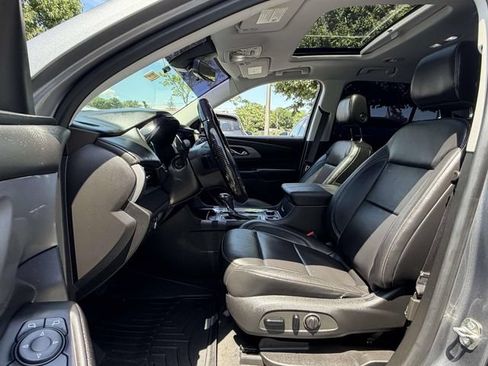 Used 2018 Chevrolet Traverse LT AWD/4WD image 8