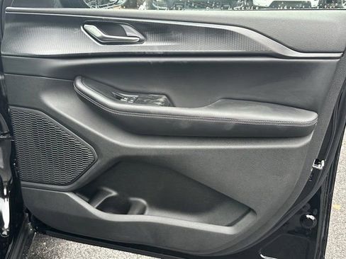 New 2025 Jeep Grand Cherokee Laredo image 16