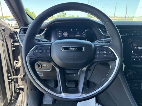 Used 2023 Jeep Grand Cherokee Altitude AWD/4WD image 24