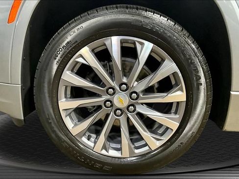 Used 2023 Chevrolet Traverse Premier FWD image 33