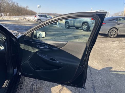 Used 2017 Chevrolet Malibu LS image 19