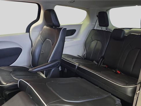 Used 2022 Chrysler Pacifica Limited image 16