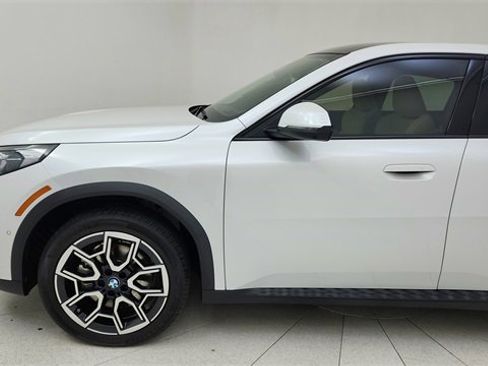 Used 2025 BMW X2 xDrive28i image 9