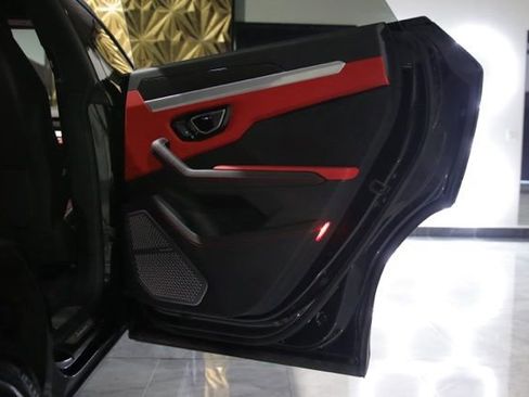 Used 2021 Lamborghini Urus AWD/4WD image 28