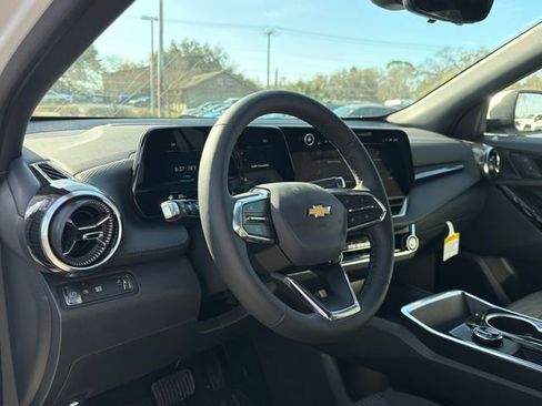 New 2026 Chevrolet Equinox LT w/ Safety and Technology Package FWD image 21
