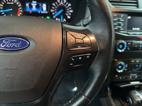 Used 2018 Ford Explorer XLT image 15