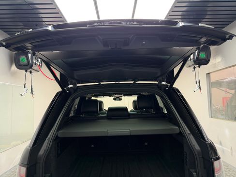 Used 2020 Land Rover Range Rover HSE image 17