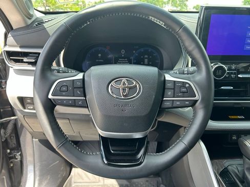 Used 2024 Toyota Highlander Platinum AWD/4WD image 22
