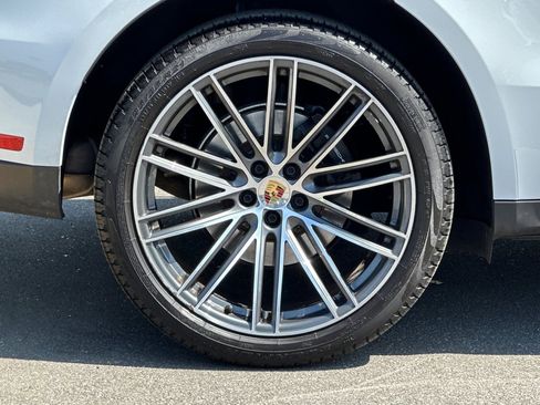 Used 2025 Porsche Macan image 43