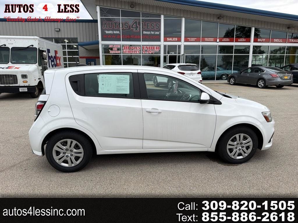 Used 2017 Chevrolet Sonic LT FWD image 1
