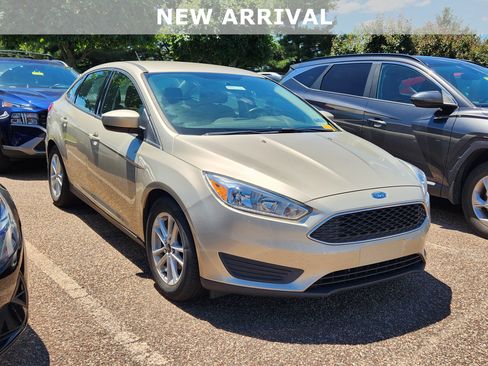 Used 2018 Ford Focus SE FWD image 1