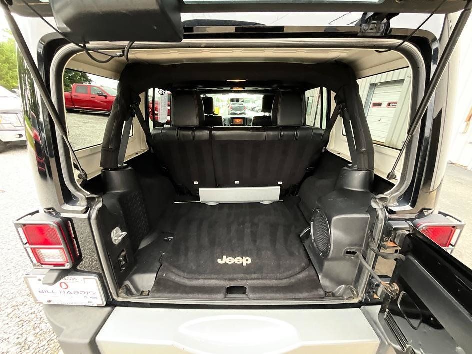 Used 2012 Jeep Wrangler Unlimited Sahara w/ Dual Top Group AWD/4WD image 8