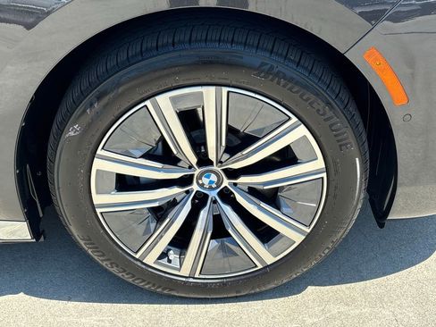 Used 2024 BMW i7 xDrive60 image 30