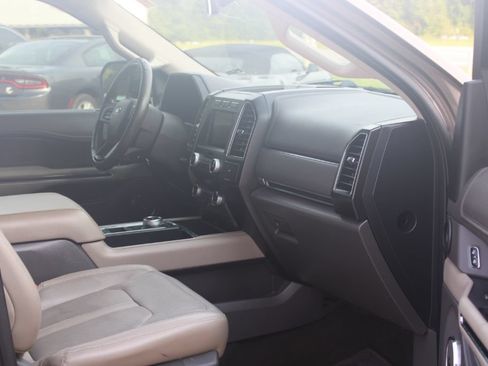 Used 2019 Ford Expedition Limited w/ Equipment Group 301A RWD image 18