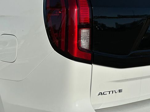 New 2025 Ford Expedition Active image 37