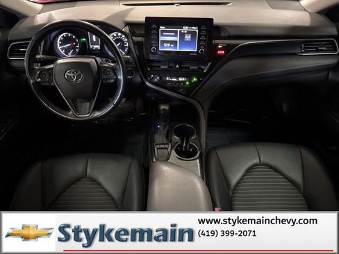 Used 2022 Toyota Camry SE w/ Convenience Package image 3