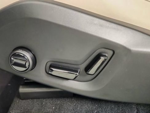 Used 2026 Volvo XC90 B6 Plus w/ Protection Package AWD/4WD image 14