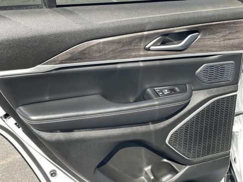 Used 2023 Jeep Grand Cherokee 4WD 4xe image 32
