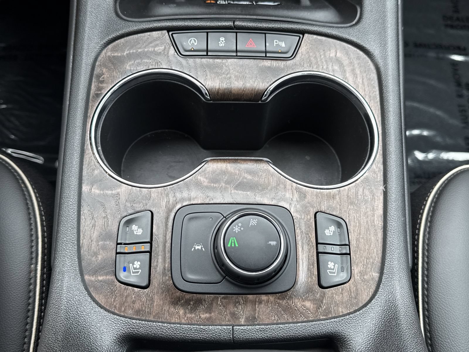 Used 2023 GMC Acadia Denali w/ Denali Ultimate Package FWD image 21