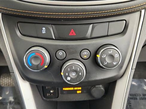 Used 2018 Chevrolet Trax LT w/ LT Convenience Package FWD image 26