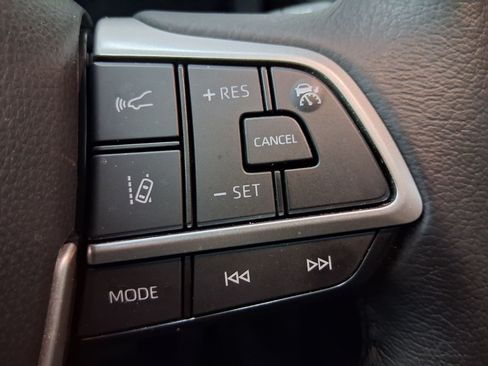 Used 2025 Toyota Sienna XLE w/ XLE Plus Package FWD image 48