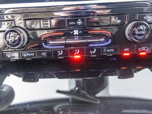 New 2025 Jeep Grand Cherokee Altitude image 25