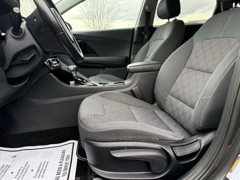 Used 2022 Kia Niro LXS image 12