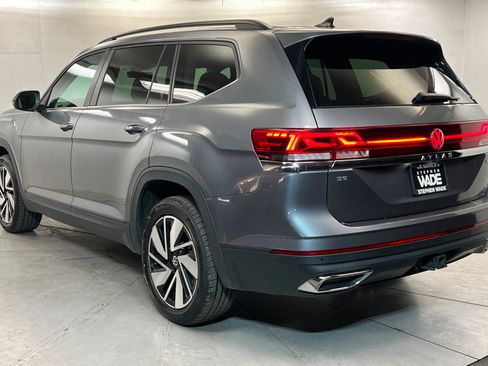 Used 2025 Volkswagen Atlas SE AWD/4WD image 3