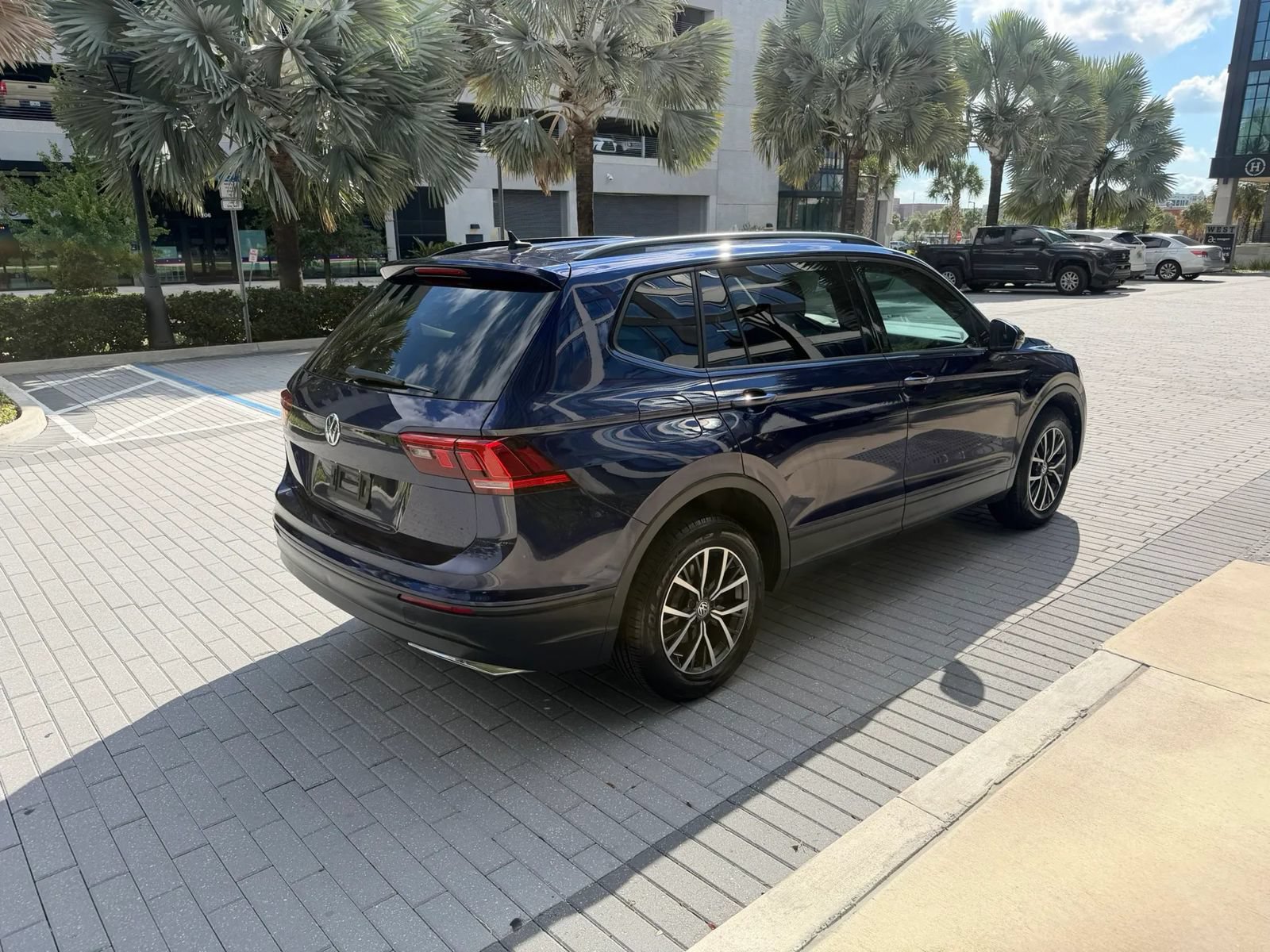 Used 2021 Volkswagen Tiguan S FWD image 5