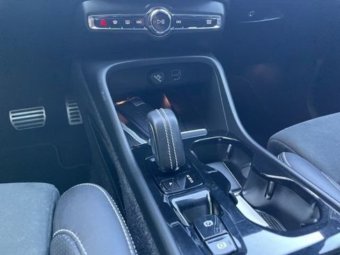 Used 2020 Volvo XC40 T5 R-Design w/ Protection Package image 21