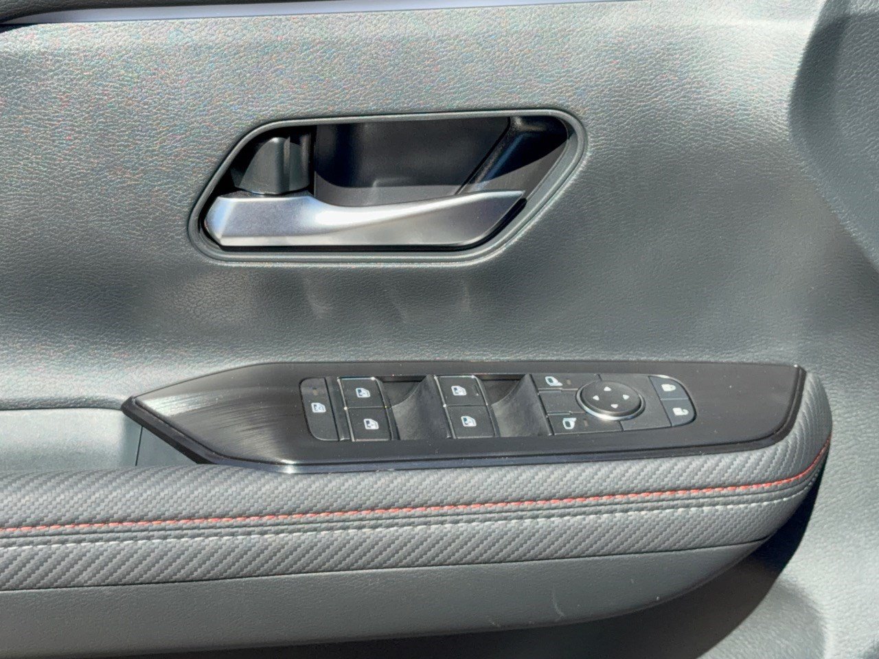 Used 2025 Nissan Kicks SR w/ SR Premium Package AWD/4WD image 15