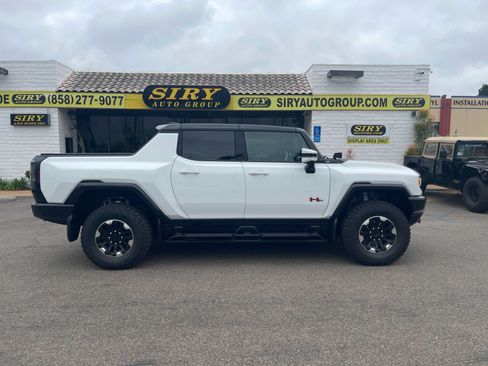 Used 2024 GMC Hummer EV 2X w/ Extreme Off-Road Package AWD/4WD image 2