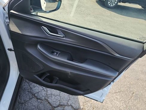 Used 2023 Jeep Grand Cherokee L Laredo image 12