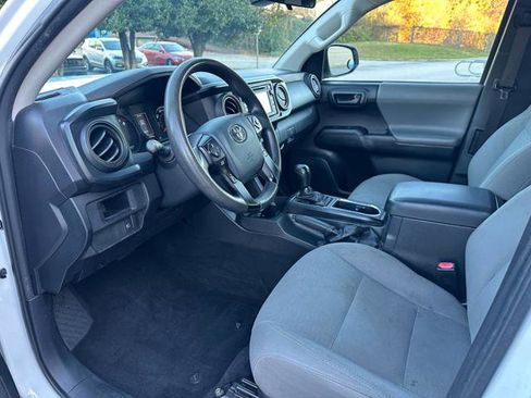 Used 2018 Toyota Tacoma SR image 22