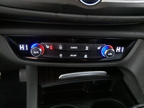 Used 2018 Buick Regal Essence image 23