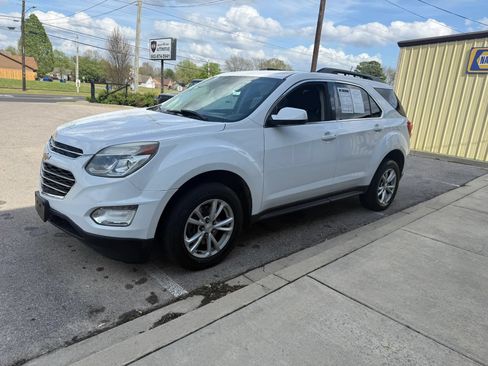 Used 2017 Chevrolet Equinox LT w/ Convenience Package FWD image 4