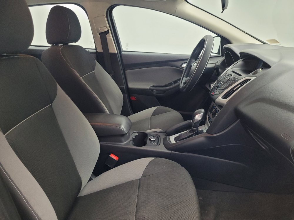 Used 2014 Ford Focus SE w/ SE Winter Package FWD image 21