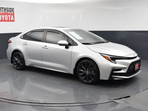 Used 2025 Toyota Corolla XSE FWD image 6