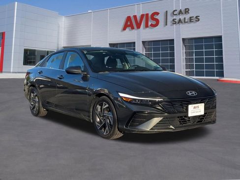 Used 2025 Hyundai Elantra SEL image 9