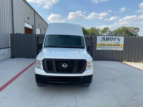 Used 2017 Nissan NV 2500 SV RWD image 2