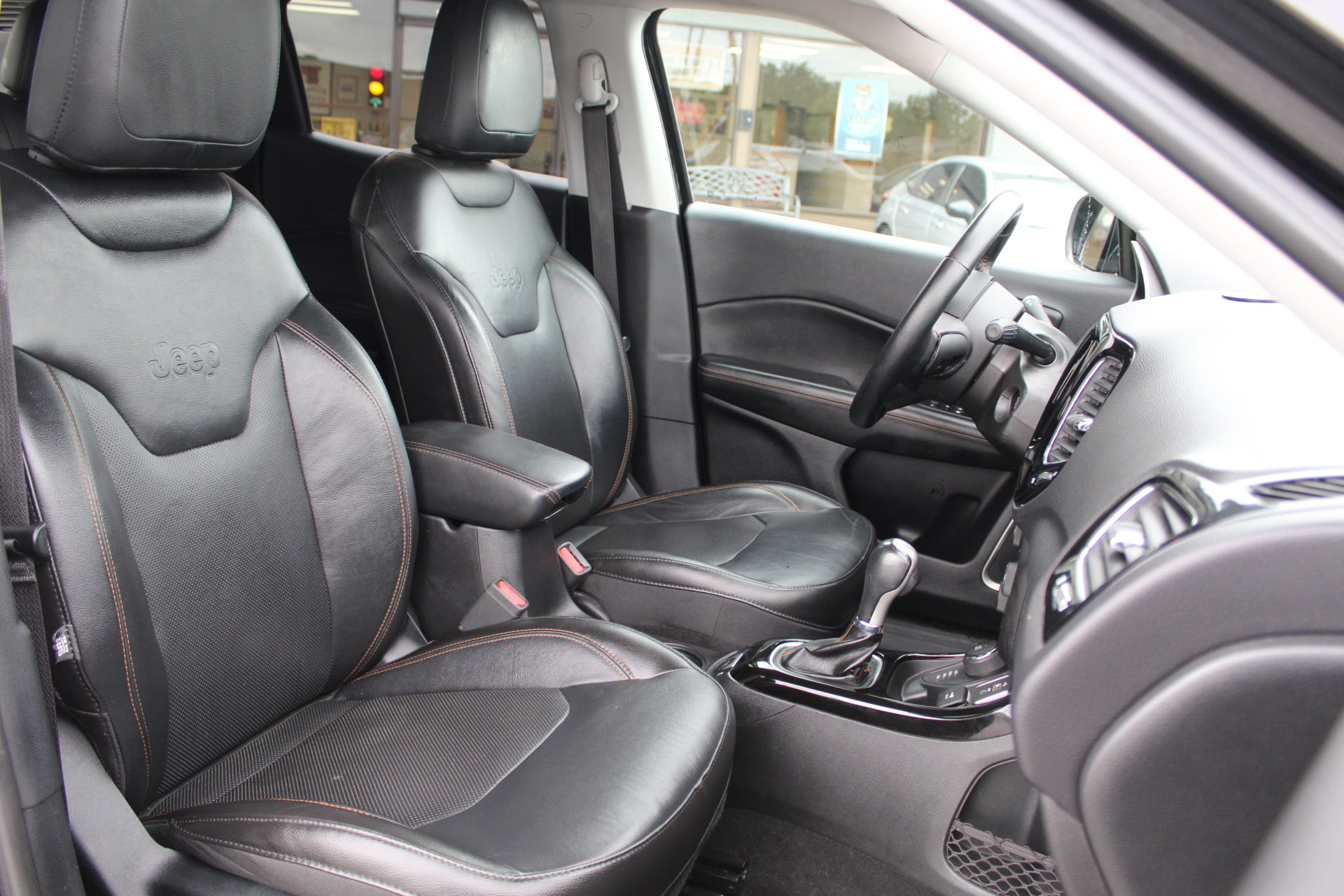 Used 2018 Jeep Compass Limited w/ Navigation Group AWD/4WD image 13