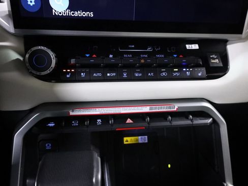 Used 2024 Toyota Sequoia Capstone AWD/4WD image 27